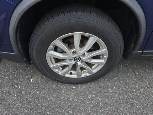 Used 2020 Nissan Rogue SV AWD/4WD image 13