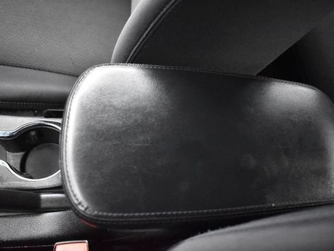 Used 2013 Chrysler 200 Touring FWD image 18