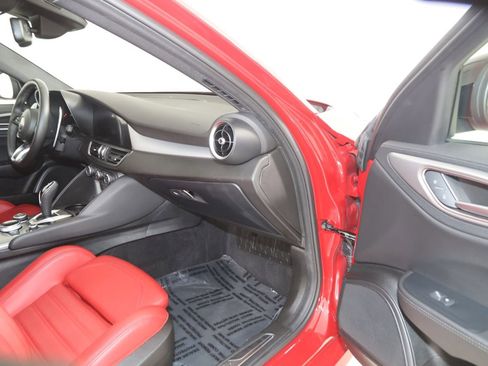 Used 2024 Alfa Romeo Giulia Veloce image 51