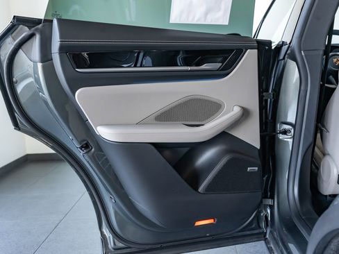 Used 2025 Porsche Macan 4S Electric image 21