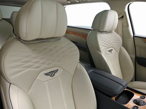 Certified 2025 Bentley Bentayga Extended Wheelbase image 19