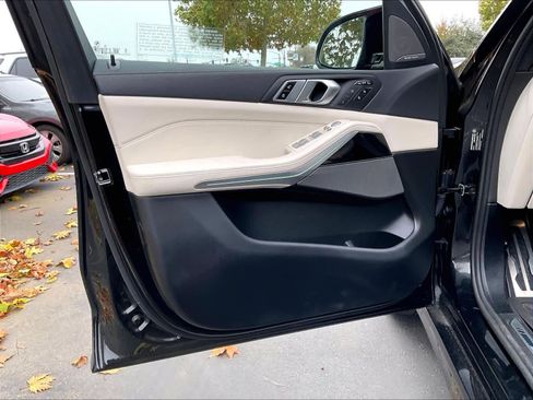 Used 2025 BMW X7 M60i AWD/4WD image 24