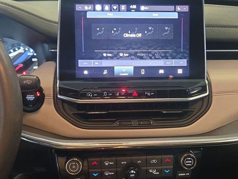 Used 2024 Jeep Compass Limited image 18