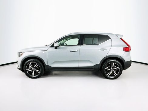Used 2025 Volvo XC40 B5 Core image 4