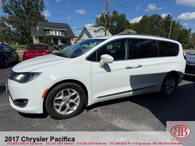 Used 2017 Chrysler Pacifica Touring-L Plus w/ Advanced Safetytec Group FWD image 4