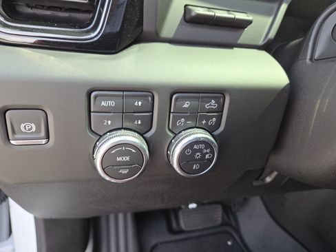 Used 2026 GMC Sierra 2500 AT4 w/ AT4 Premium Plus Package AWD/4WD image 6