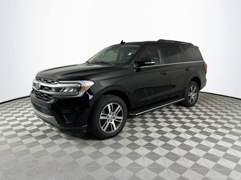Used 2023 Ford Expedition XLT RWD image 3