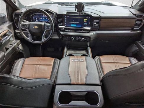 Used 2024 Chevrolet Silverado 2500 High Country w/ Technology Package AWD/4WD image 16