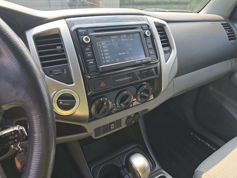 Used 2015 Toyota Tacoma 4x4 Double Cab w/ SR5 Package image 3
