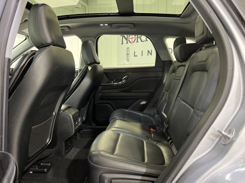 Used 2021 Lincoln Corsair Standard w/ Premium Package image 8