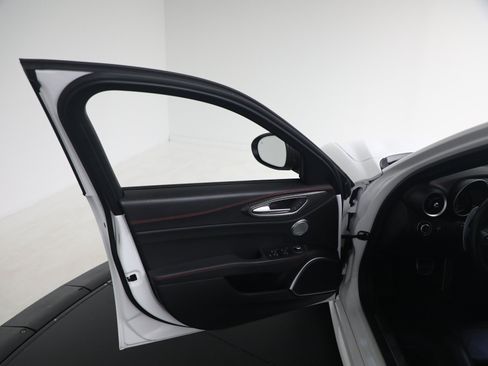 Used 2023 Alfa Romeo Giulia Estrema AWD/4WD image 23