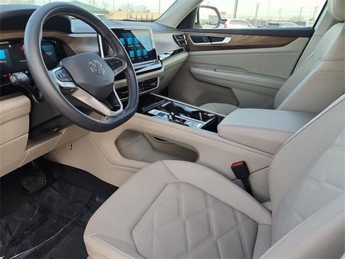 Certified 2024 Volkswagen Atlas SE image 11