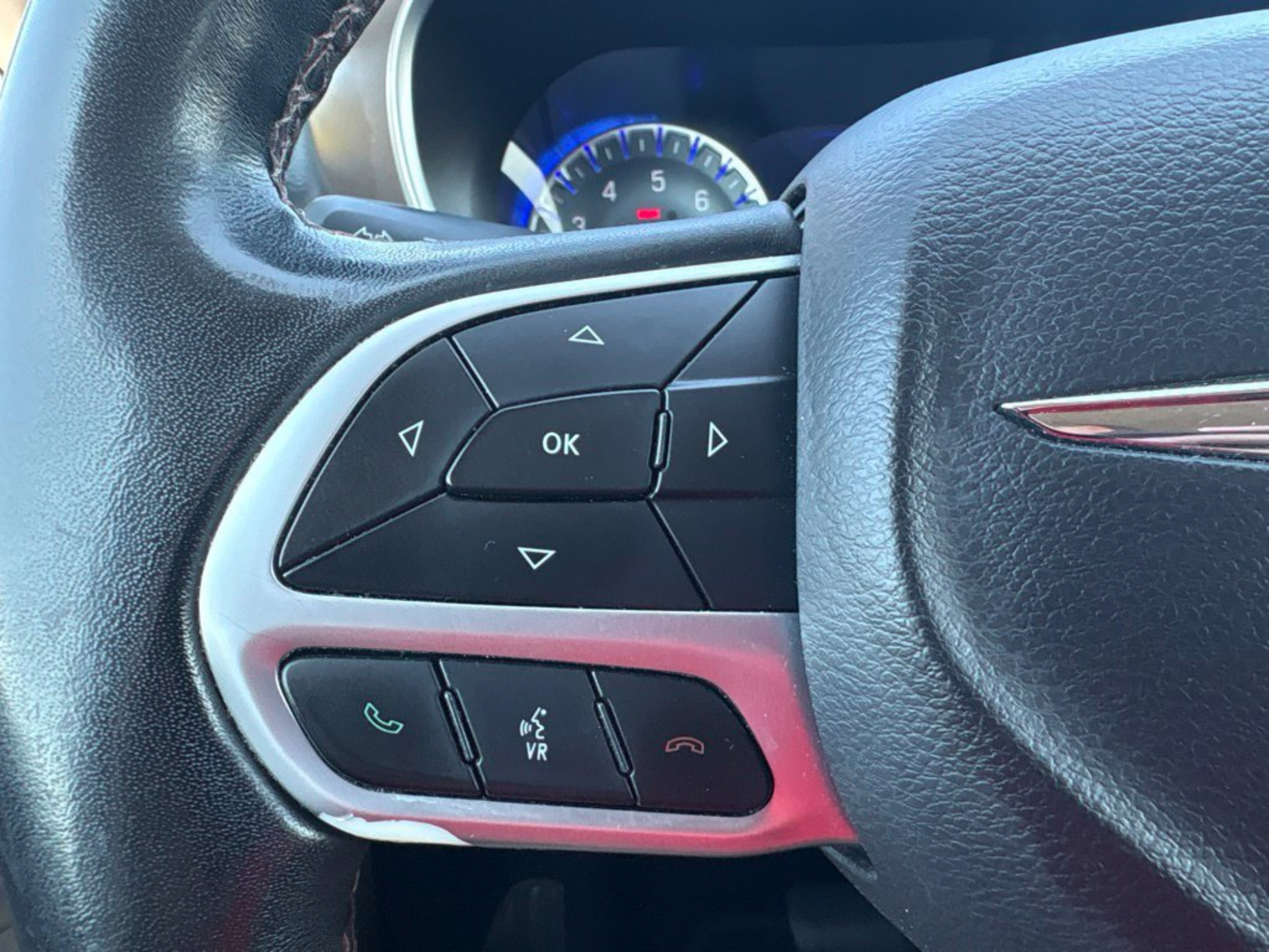 Used 2018 Chrysler Pacifica Touring-L Plus w/ Tire & Wheel Group FWD image 9