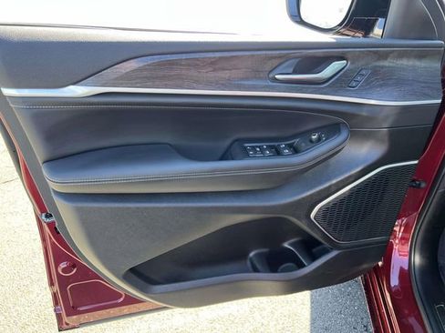 New 2026 Jeep Grand Cherokee L Limited image 12