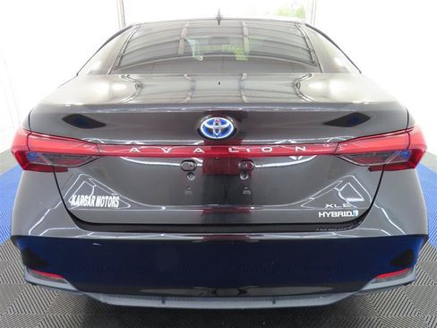 Used 2021 Toyota Avalon XLE w/ Moonroof Package FWD image 11