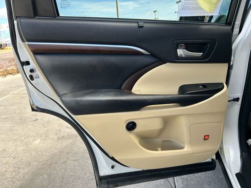 Used 2015 Toyota Highlander Limited image 26