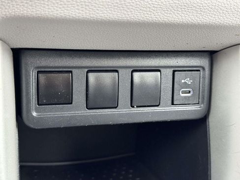 Used 2024 Toyota Corolla Cross L FWD image 9