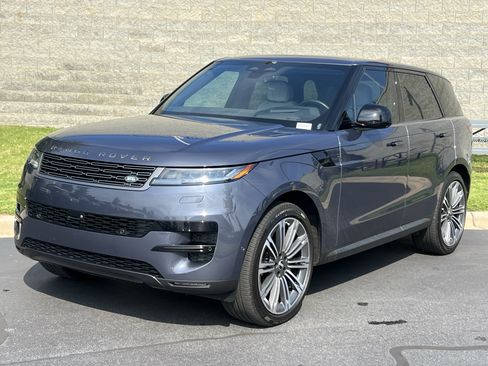Used 2025 Land Rover Range Rover Sport SE AWD/4WD image 2
