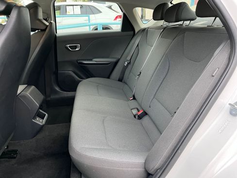 Used 2025 Kia K4 LXS image 27