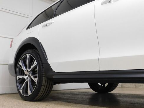 Used 2026 Volvo V90 B6 Cross Country Ultra AWD/4WD image 8