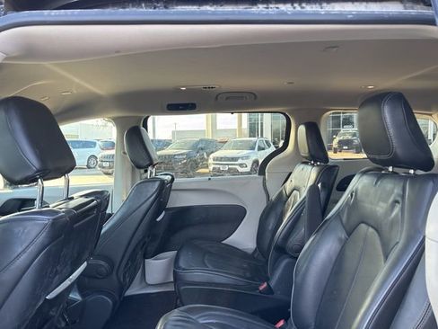 Used 2020 Chrysler Pacifica Limited w/ Advanced Safetytec Group image 10