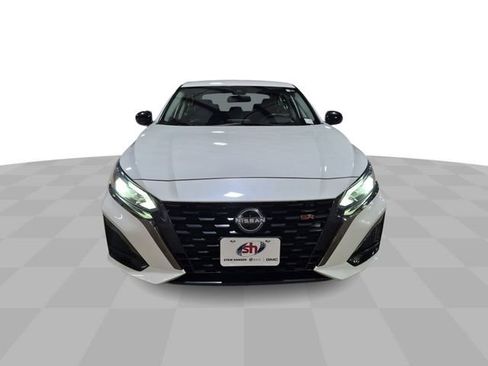 Used 2024 Nissan Altima 2.5 SR FWD image 3