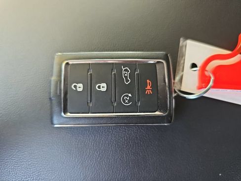 Used 2023 Jeep Grand Cherokee L Limited AWD/4WD image 32