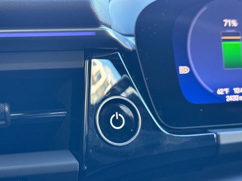 Certified 2025 Porsche Macan 4 Electric image 27