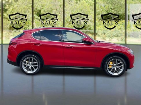 Used 2018 Alfa Romeo Stelvio AWD image 4