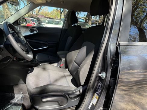 Used 2025 Kia Soul LX w/ LX Technology Package image 31