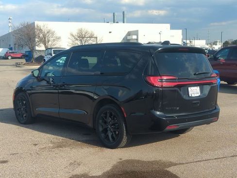 Used 2021 Chrysler Pacifica Limited w/ S Appearance Package image 5