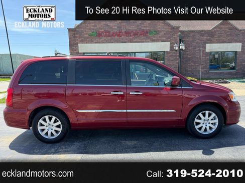 Used 2015 Chrysler Town & Country Touring w/ Driver Convenience Group image 1