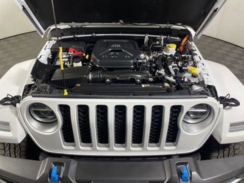 Used 2022 Jeep Wrangler Unlimited Sahara w/ Cold Weather Group image 24