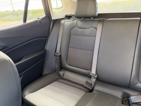 Used 2025 Chevrolet Trax LT image 37