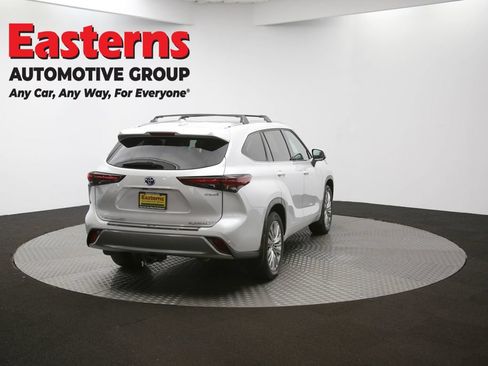 Used 2024 Toyota Highlander Platinum AWD/4WD image 45