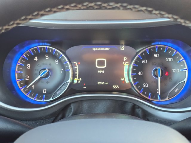 Certified 2025 Chrysler Pacifica Select w/ Fav Edition Package FWD image 35