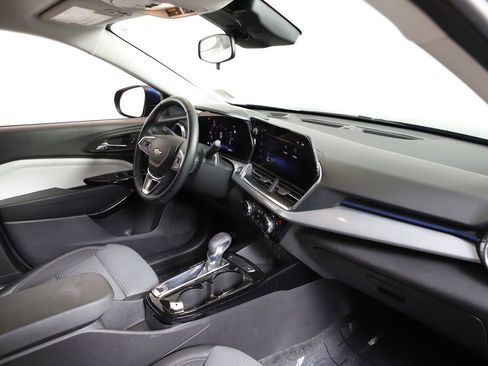 Used 2024 Chevrolet Trax LT w/ Driver Confidence Package image 8