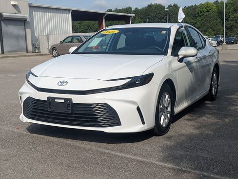 Certified 2025 Toyota Camry LE FWD image 7