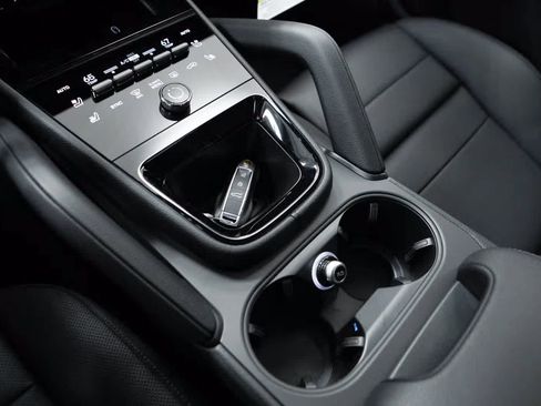 Certified 2026 Porsche Cayenne AWD/4WD image 29