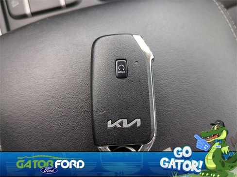 Used 2023 Kia Sorento S image 32