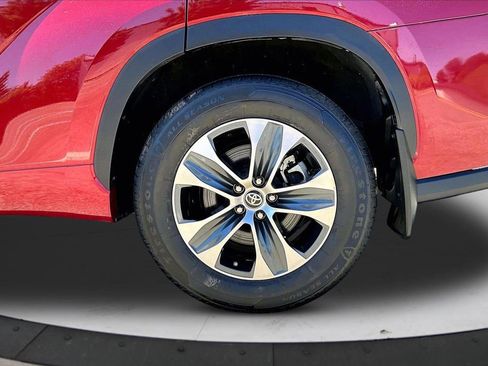 Used 2023 Toyota Highlander XLE FWD image 36