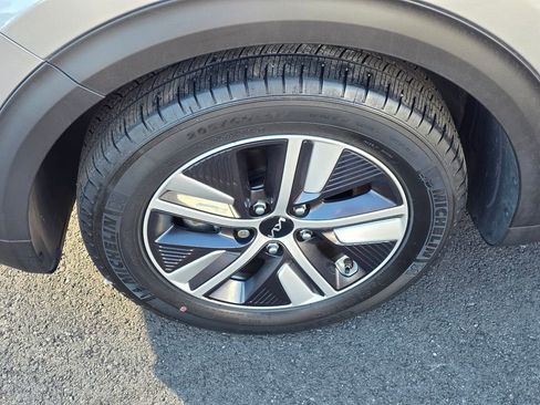 Used 2022 Kia Niro LXS image 11