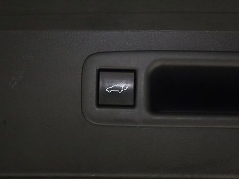 Used 2023 Toyota Highlander XLE image 37