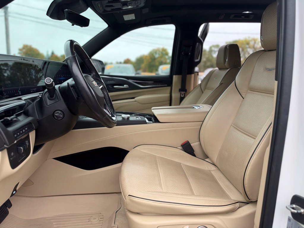 Used 2021 Cadillac Escalade Premium Luxury w/ Performance Package AWD/4WD image 15