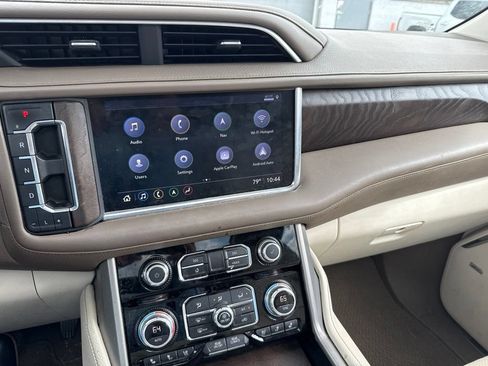 Used 2021 GMC Yukon Denali w/ Denali Premium Package AWD/4WD image 13