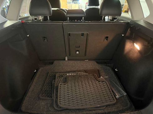 Certified 2023 Volkswagen Taos SE FWD image 24