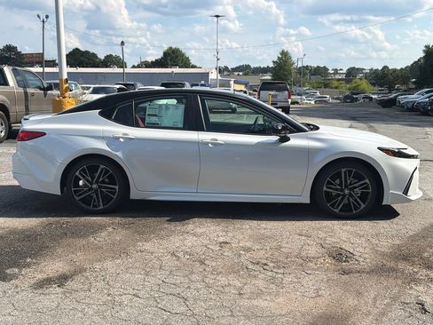 New 2026 Toyota Camry Hybrid FWD image 4