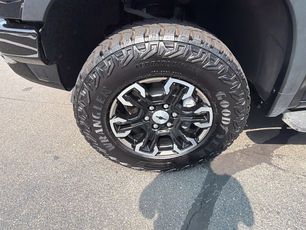 Used 2025 Chevrolet Silverado 1500 ZR2 w/ Technology Package AWD/4WD image 36