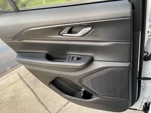 Used 2024 Jeep Grand Cherokee Altitude RWD image 52