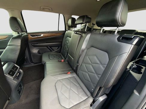 Used 2024 Volkswagen Atlas SE FWD image 20